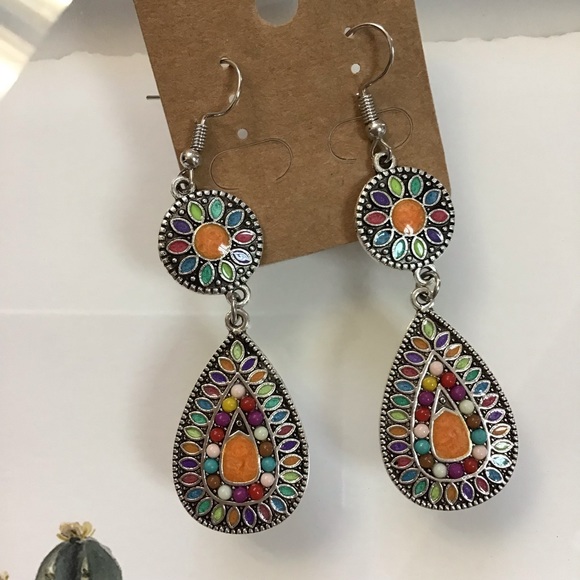 Jewelry - Multicolor earrings very pretty New
